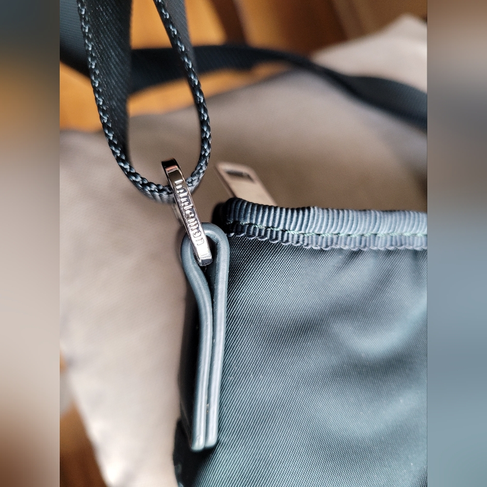 NWOT- Lululemon Gym Shoulder/City Bag - Picture 13 of 16